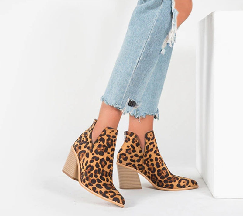 Vintage leopard ankle boot.